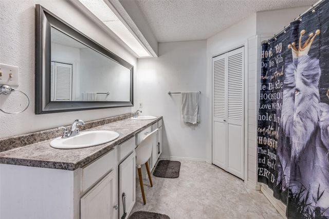 2116 Holt Road, Arlington, TX 76006