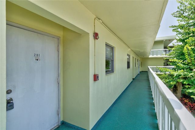 1100 Ponce De Leon Circle E201, Vero Beach, FL 32960