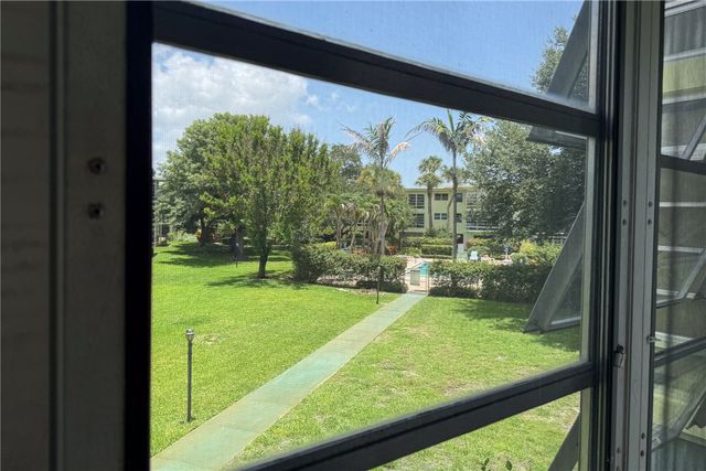 1100 Ponce De Leon Circle E201, Vero Beach, FL 32960