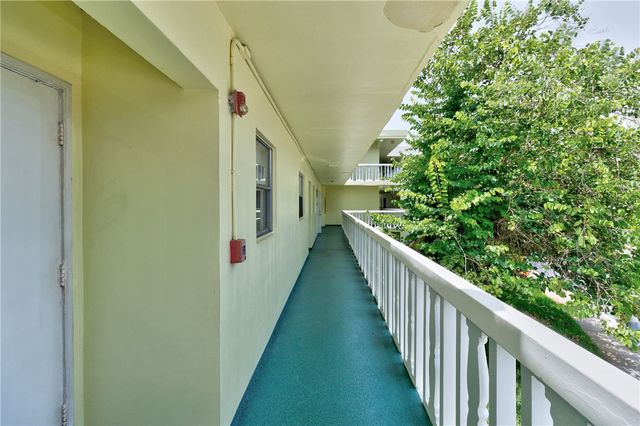 1100 Ponce De Leon Circle E201, Vero Beach, FL 32960