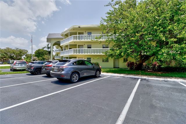1100 Ponce De Leon Circle E201, Vero Beach, FL 32960
