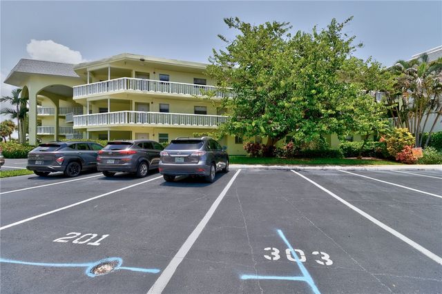 1100 Ponce De Leon Circle E201, Vero Beach, FL 32960