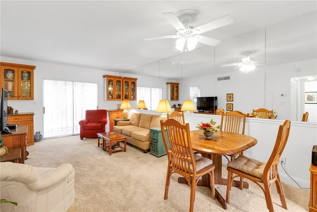 1100 Ponce De Leon Circle E201, Vero Beach, FL 32960