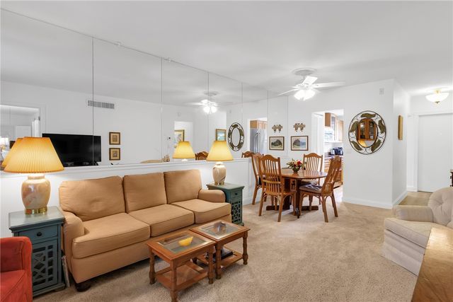 1100 Ponce De Leon Circle E201, Vero Beach, FL 32960
