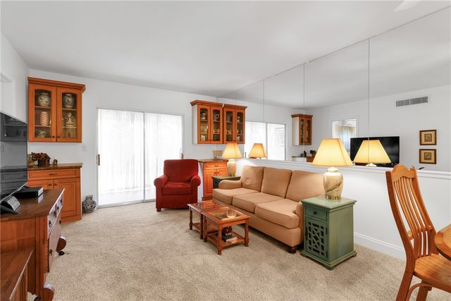 1100 Ponce De Leon Circle E201, Vero Beach, FL 32960