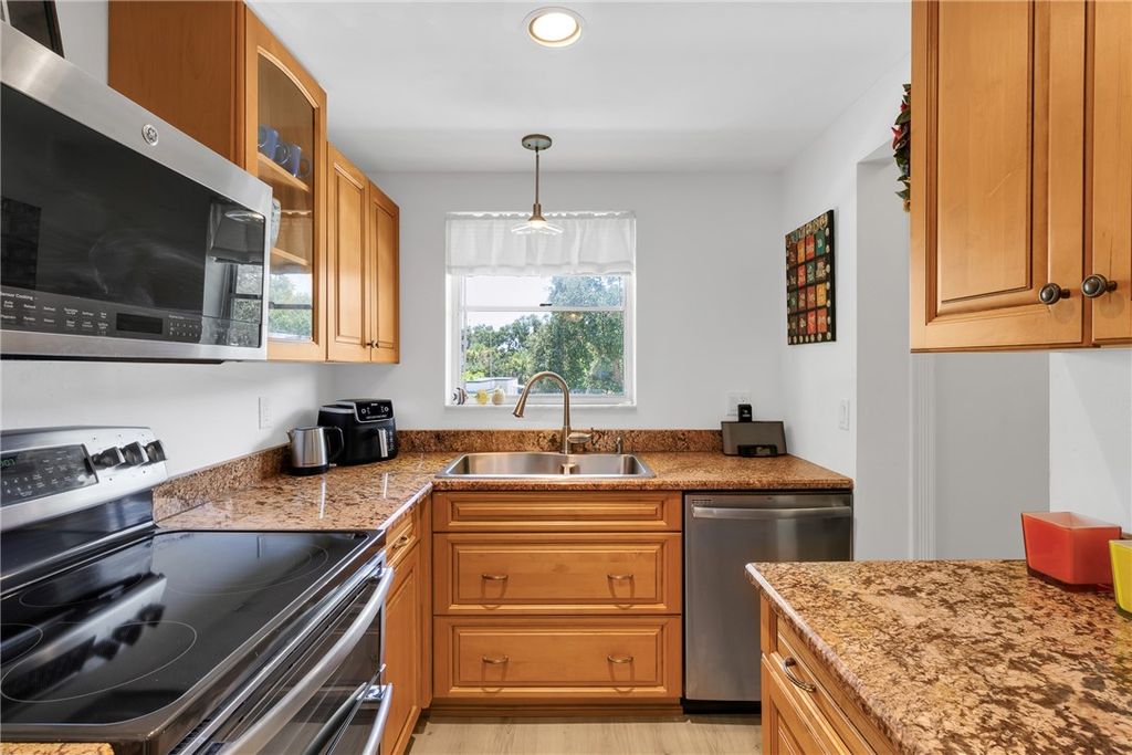 1100 Ponce De Leon Circle E201, Vero Beach, FL 32960