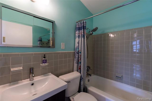 21512 Briarcliff Street, Saint Clair Shores, MI 48082