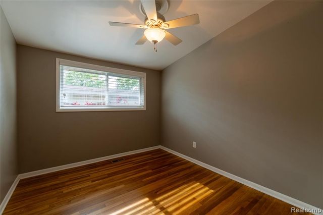 21512 Briarcliff Street, Saint Clair Shores, MI 48082