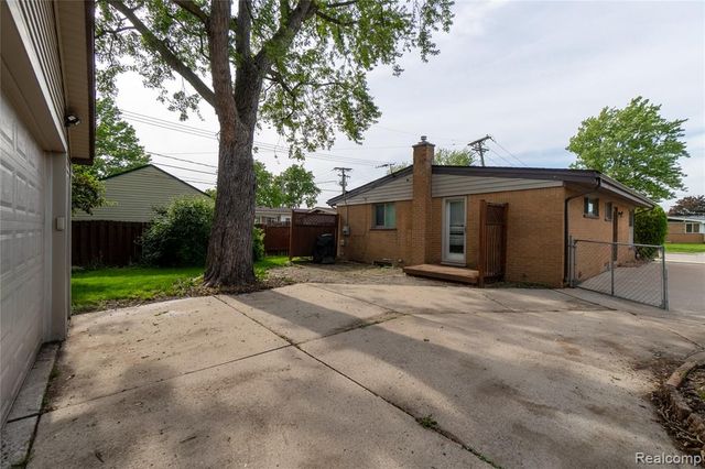 21512 Briarcliff Street, Saint Clair Shores, MI 48082