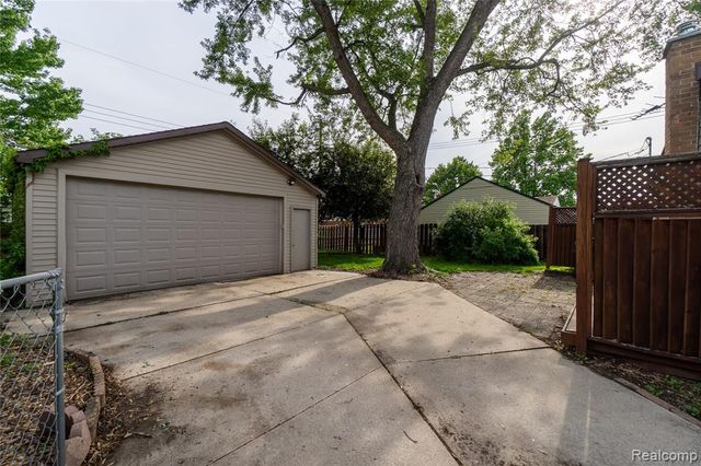 21512 Briarcliff Street, Saint Clair Shores, MI 48082