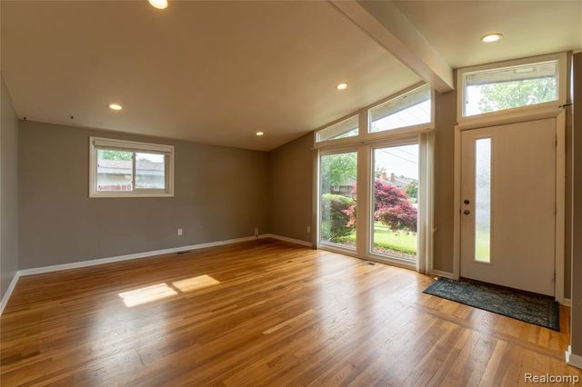 21512 Briarcliff Street, Saint Clair Shores, MI 48082