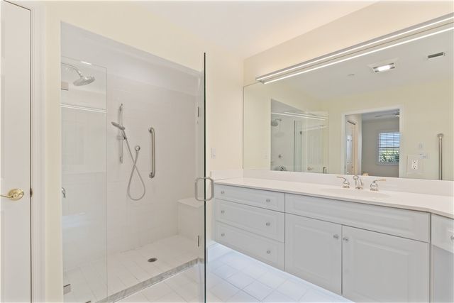 1520 Oak Harbor Boulevard 301, Vero Beach, FL 32967