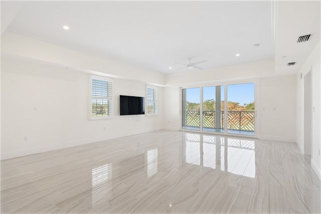 1520 Oak Harbor Boulevard 301, Vero Beach, FL 32967