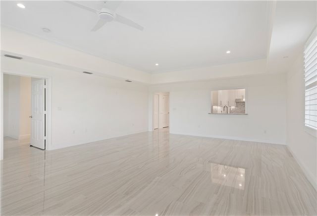 1520 Oak Harbor Boulevard 301, Vero Beach, FL 32967