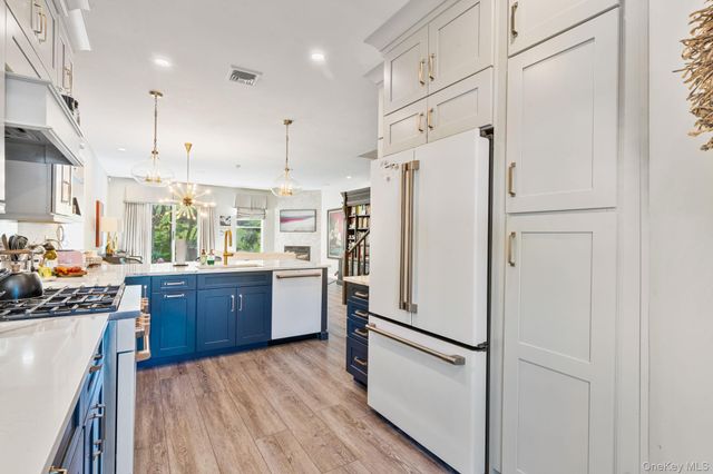 213 Windward Court N, Port Jefferson, NY 11777