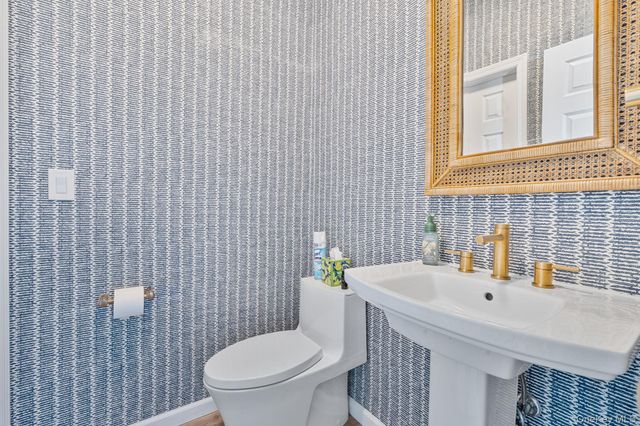 213 Windward Court N, Port Jefferson, NY 11777