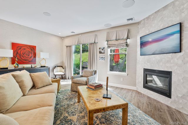213 Windward Court N, Port Jefferson, NY 11777