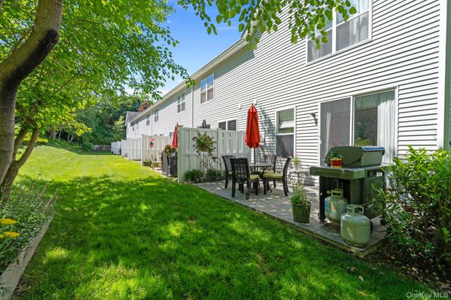 213 Windward Court N, Port Jefferson, NY 11777