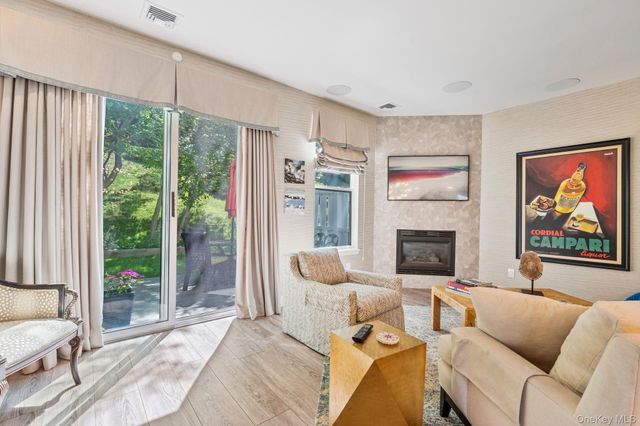 213 Windward Court N, Port Jefferson, NY 11777