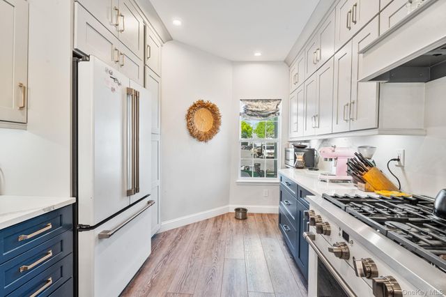 213 Windward Court N, Port Jefferson, NY 11777