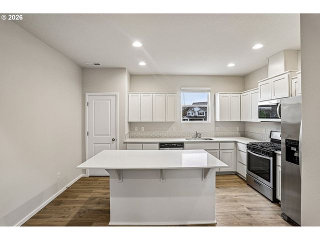 7803 Nw SPIREA St, Portland, OR 97229