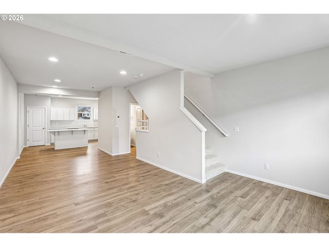 7803 Nw SPIREA St, Portland, OR 97229