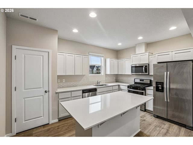 7803 Nw SPIREA St, Portland, OR 97229