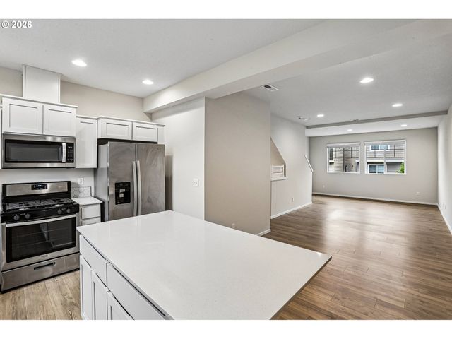 7803 Nw SPIREA St, Portland, OR 97229