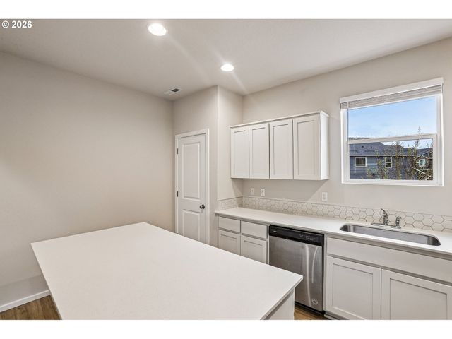 7803 Nw SPIREA St, Portland, OR 97229