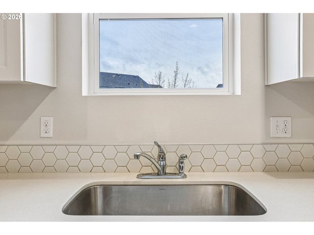 7803 Nw SPIREA St, Portland, OR 97229