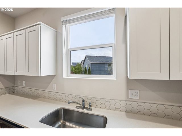 7803 Nw SPIREA St, Portland, OR 97229