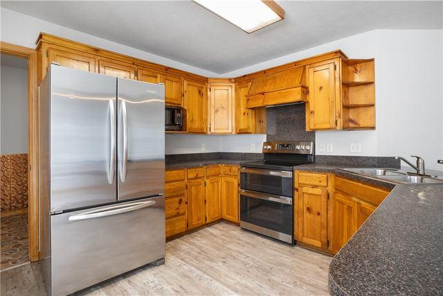 19206 E Black Oak Road, Fayetteville, AR 72701