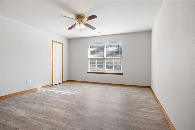 19206 E Black Oak Road, Fayetteville, AR 72701