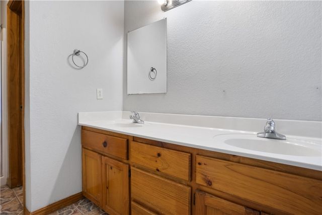 19206 E Black Oak Road, Fayetteville, AR 72701