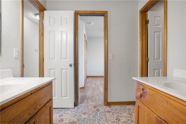 19206 E Black Oak Road, Fayetteville, AR 72701