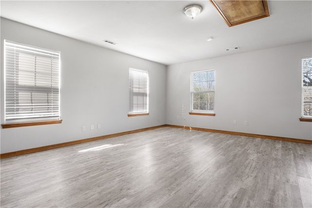 19206 E Black Oak Road, Fayetteville, AR 72701