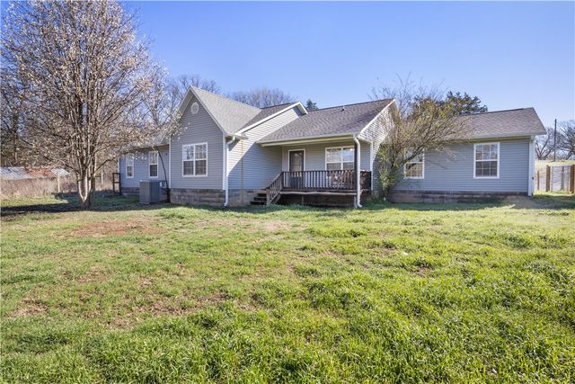 19206 E Black Oak Road, Fayetteville, AR 72701