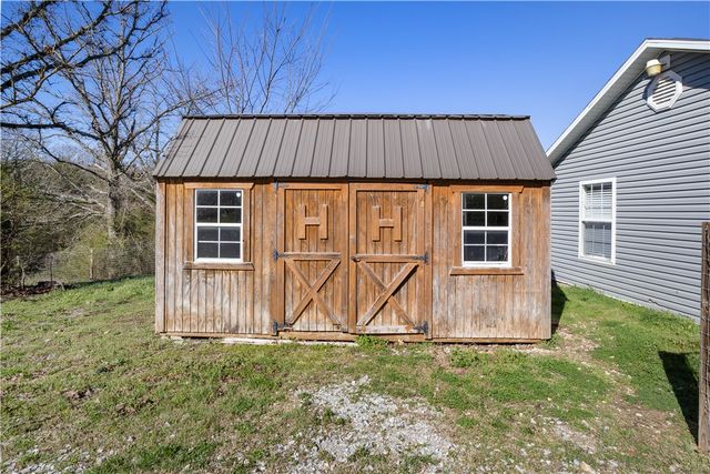 19206 E Black Oak Road, Fayetteville, AR 72701