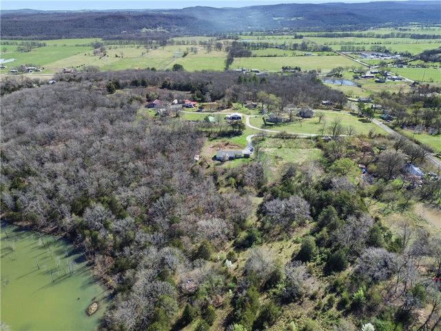 19206 E Black Oak Road, Fayetteville, AR 72701