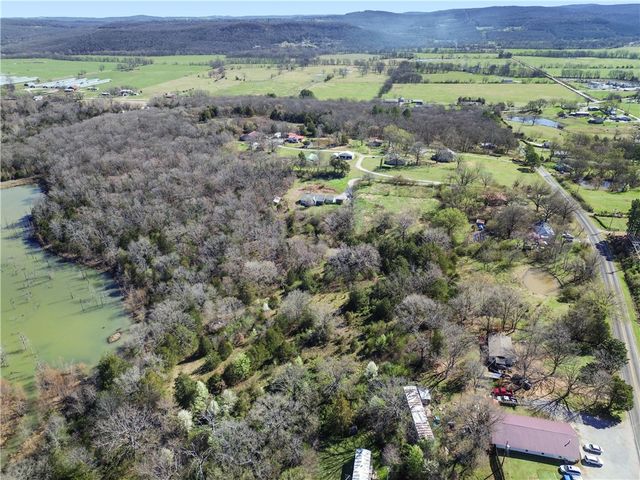 19206 E Black Oak Road, Fayetteville, AR 72701