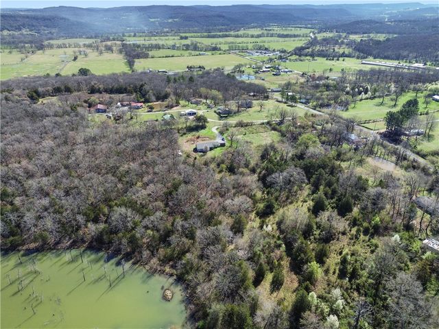 19206 E Black Oak Road, Fayetteville, AR 72701