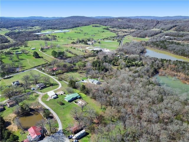 19206 E Black Oak Road, Fayetteville, AR 72701