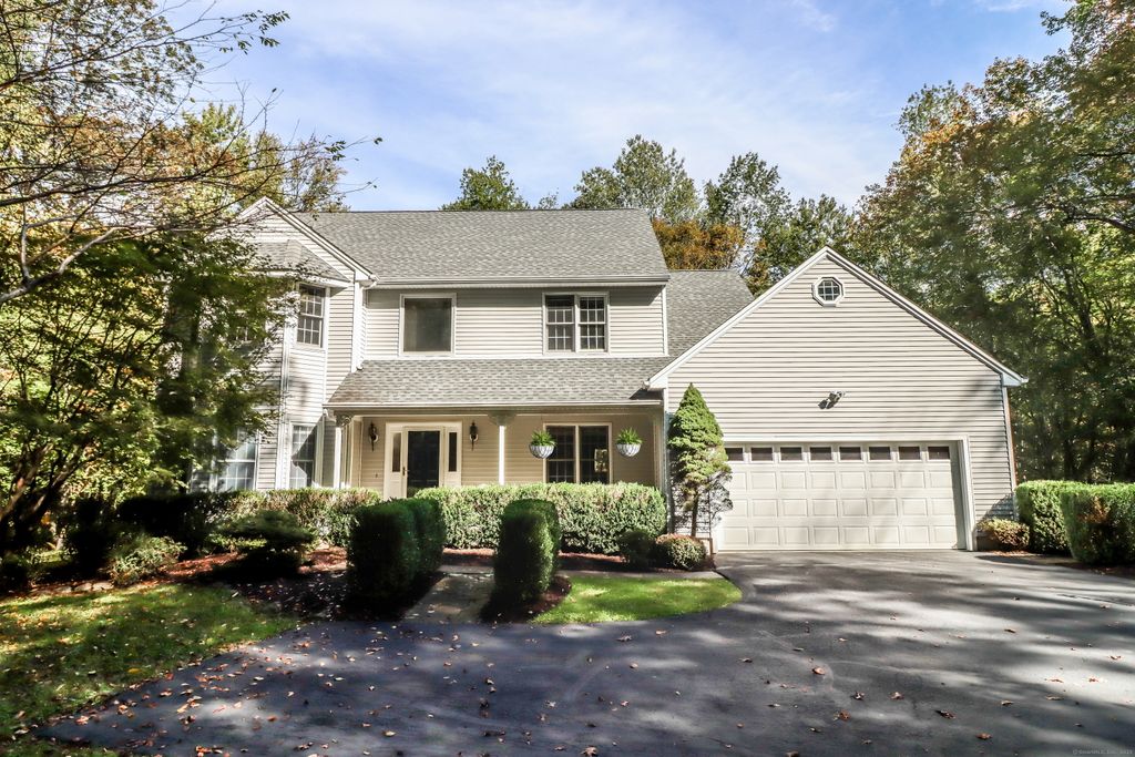 12 Logging Trail Lane, Brookfield, CT 06804