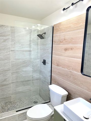 6875 NW 15th St, Margate, FL 33063