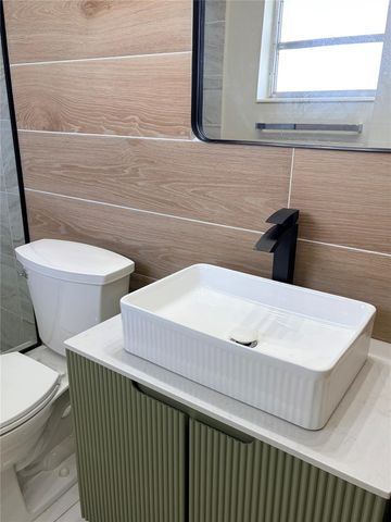 6875 NW 15th St, Margate, FL 33063