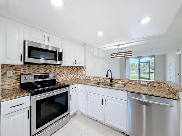 7750 NW 50th St 106, Lauderhill, FL 33351
