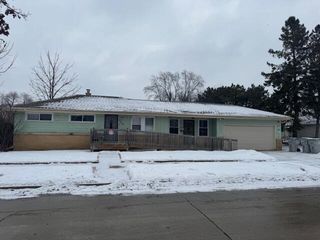 6220 N 89th STREET, Milwaukee, WI 53225