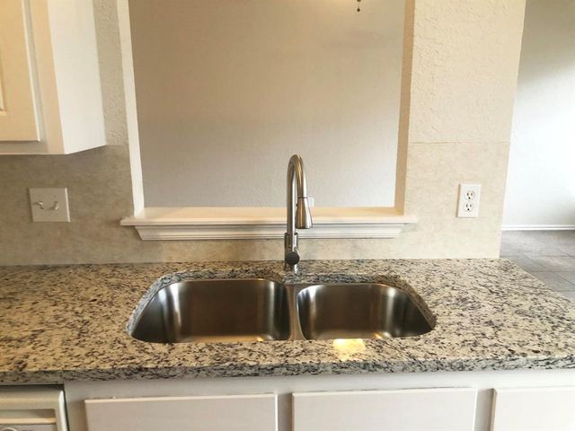 608 NW 21st Street, Moore, OK 73160