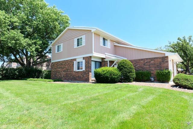 1105 Rhodes Court, Wheaton, IL 60189