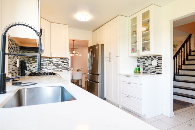 1105 Rhodes Court, Wheaton, IL 60189